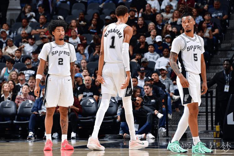 NBA杯半决赛12月14日打响:尼克斯对阵魔术,马刺迎战雷霆 NBA杯半决赛12月14日打响:尼克斯对阵魔术,马刺迎战雷霆